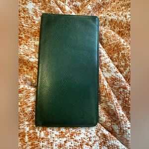 ‼️Authentic‼️LV TAIGA BIFOLD WALLET